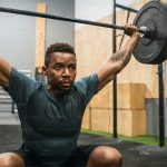 7 Cara Latihan Kekuatan Otot Paling Efektif demi Menangkal Bahaya Sarkopenia Dini memperlihatkan latihan kekuatan otot