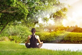 7 Cara Menurunkan Kadar Kortisol Paling Ampuh demi Menangkal Bahaya Stres Kronis memperlihatkan menurunkan kadar kortisol