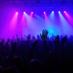 Menguak 7 Fakta Krusial Industri Konser Musik Indonesia demi Mencegah Kerugian Finansial Penonton memperlihatkan industri konser musik indonesia