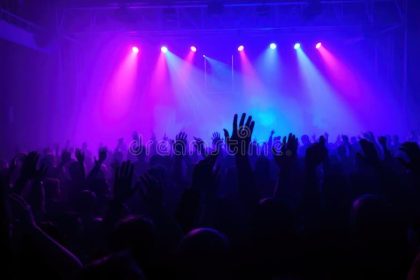 Menguak 7 Fakta Krusial Industri Konser Musik Indonesia demi Mencegah Kerugian Finansial Penonton memperlihatkan industri konser musik indonesia