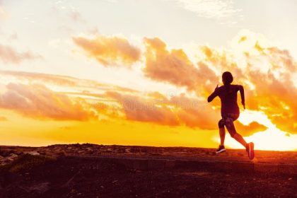 7 Panduan Latihan Lari Jarak Jauh Paling Ampuh untuk Mencegah Cedera Fatal dan Membangun Stamina Juara memperlihatkan latihan lari jarak jauh