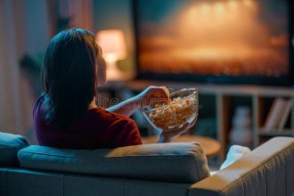 7 Panduan Memilih Platform Streaming Film Terbaik demi Menangkal Jebakan Pemborosan Langganan memperlihatkan platform streaming film