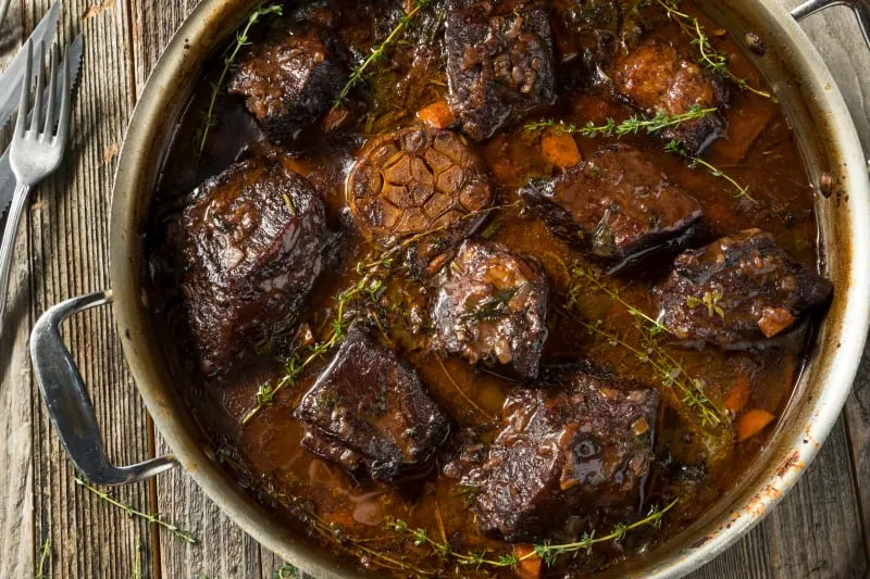 7 Panduan Teknik Memasak Slow Cooking Paling Efektif demi Menangkal Bahaya Daging Alot memperlihatkan teknik memasak slow cooking