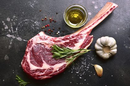 7 Rahasia Teknik Marinasi Daging Paling Ampuh demi Mencegah Kesalahan Fatal di Dapur memperlihatkan teknik marinasi daging