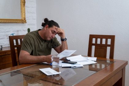 7 Strategi Melunasi Utang Konsumtif Paling Ampuh demi Menyelamatkan Finansial Keluarga dari Kehancuran memperlihatkan strategi melunasi utang konsumtif