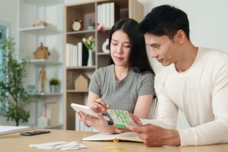 7 Strategi Melunasi Utang Konsumtif Paling Ampuh demi Mencegah Ancaman Kebangkrutan Finansial Keluarga memperlihatkan strategi melunasi utang konsumtif