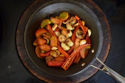 7 Teknik Menumis Bumbu Rempah Paling Ampuh demi Menghasilkan Masakan Nusantara Lezat Sempurna memperlihatkan teknik menumis bumbu rempah