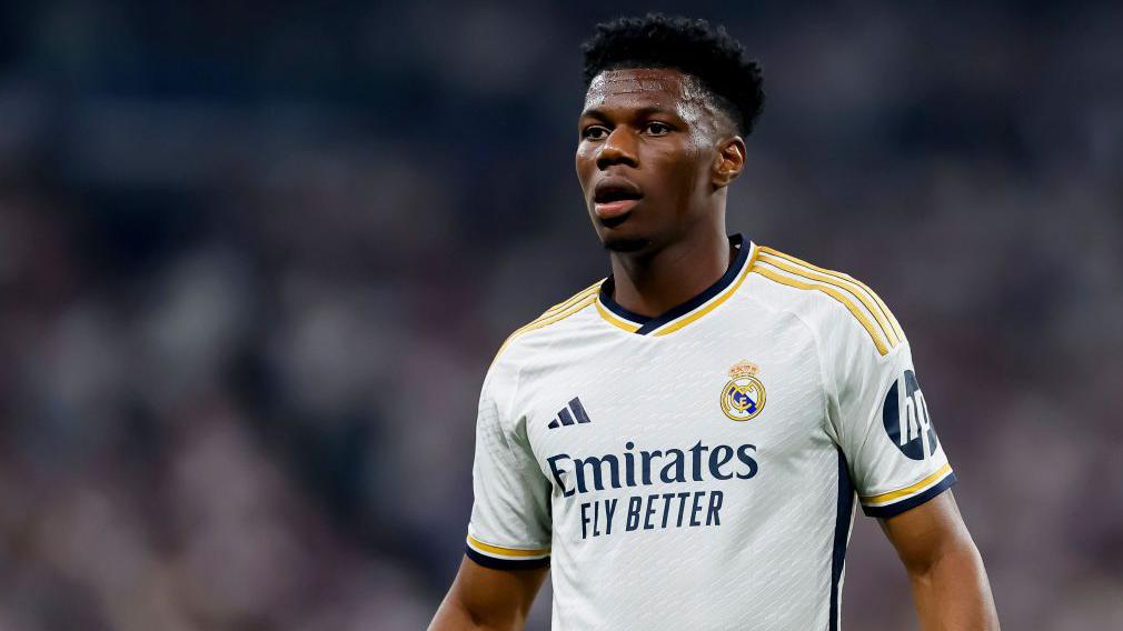 3 Fakta Kunci Aurélien Tchouaméni di Balik Spekulasi Transfer Panas dan Pertarungan Akbar El Clasico mengulas aurélien tchouaméni