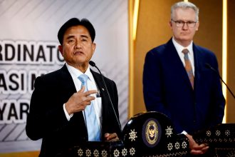 5 Fakta Kunci Kebijakan Menko Yusril Ihza Mahendra yang Mengguncang Perhatian Publik mengulas yusril ihza mahendra