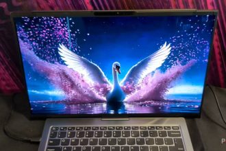 5 Fakta Kunci MacBook Pro Layar Sentuh yang Bikin Gempar Jelang Peluncuran Akbar mengulas macbook pro layar sentuh