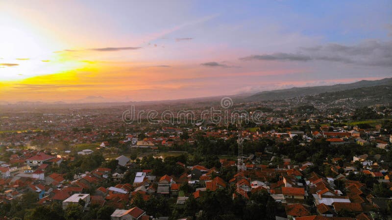 5 Fakta Kunci Mengguncang kota Bandung dari Kampus hingga Suhu Panas Ekstrem mengulas kota bandung
