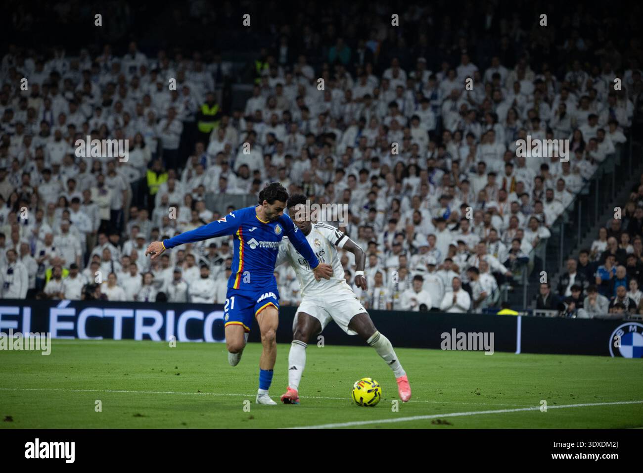 5 Fakta Kunci Turbulensi Real Madrid C.F. Menjelang El Clasico yang Mengguncang Santiago Bernabeu mengulas real madrid c.f.
