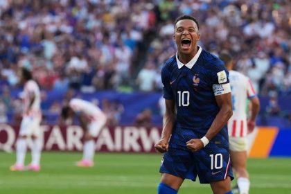Gol Penalti Mariano Peralta Bawa Persib Unggul Lewat 3 Sorotan Nyata yang Menggetarkan Stadion mengulas mariano peralta