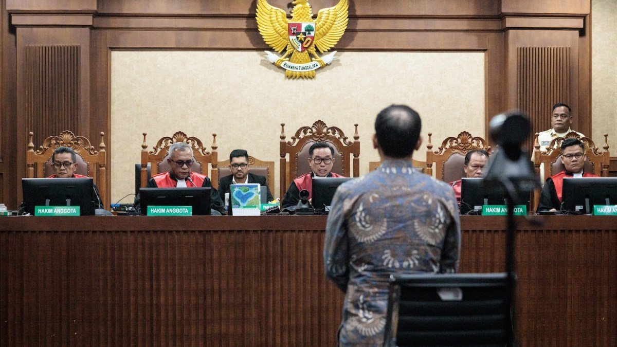 Vonis 5 Tahun Wali Kota Madiun Maidi Mengguncang Publik Lewat Fakta Kunci Kasus CSR mengulas wali kota madiun maidi
