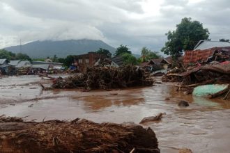 Waspada Musim Hujan Mundur dan 5 Fakta Kunci BMKG Menghadapi Ancaman Banjir mengulas musim hujan