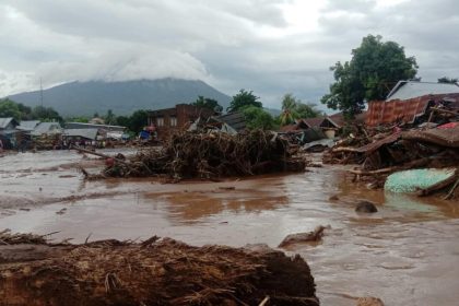 Waspada Musim Hujan Mundur dan 5 Fakta Kunci BMKG Menghadapi Ancaman Banjir mengulas musim hujan