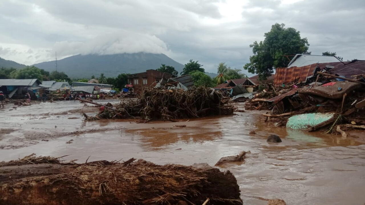 Waspada Musim Hujan Mundur dan 5 Fakta Kunci BMKG Menghadapi Ancaman Banjir mengulas musim hujan